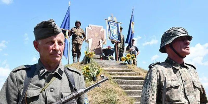 Похороны пособников гитлеровцев из дивизии СС Галичина в 2021 г. 