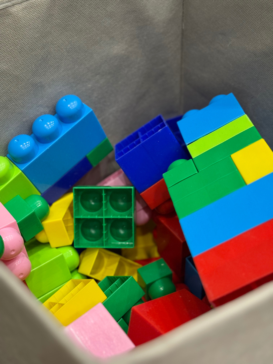 Конструктору больше 12 лет, достался от старшей сестры