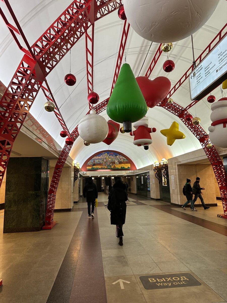  Одна из станций метро.