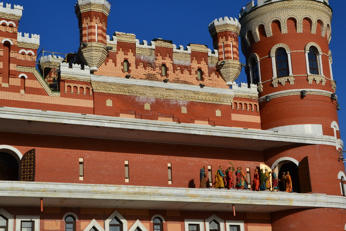 Фото автора. Одно их чудес Йошкар-Олы.