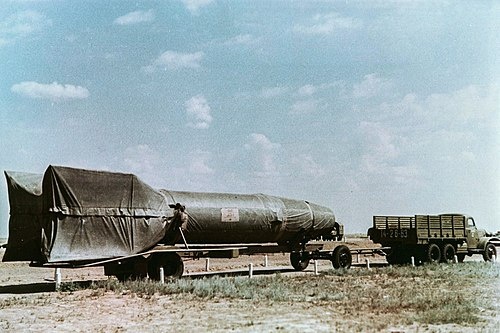 Автопоезд с ракетой Р-1. wikipedia
