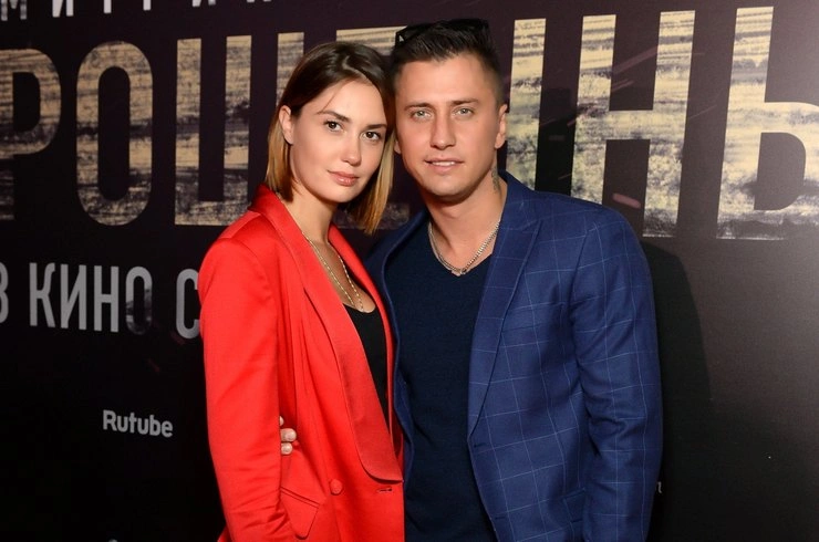 «Суд в день рождения дочери»: зачем Прилучный обострил конфликт с Агатой и Дрангой