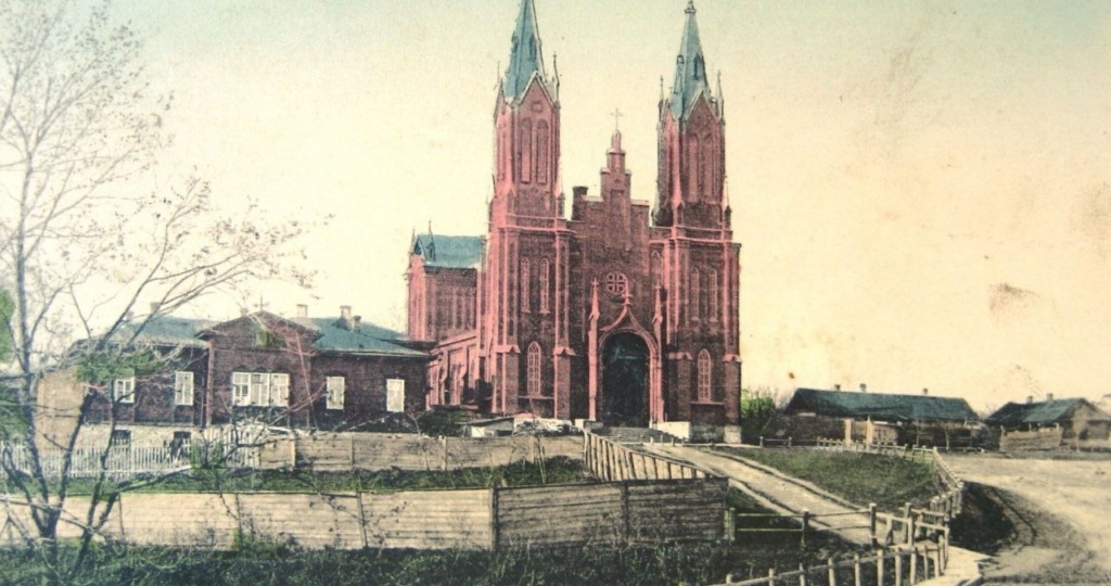 В центре Смоленска началась реставрация неоготического костела.