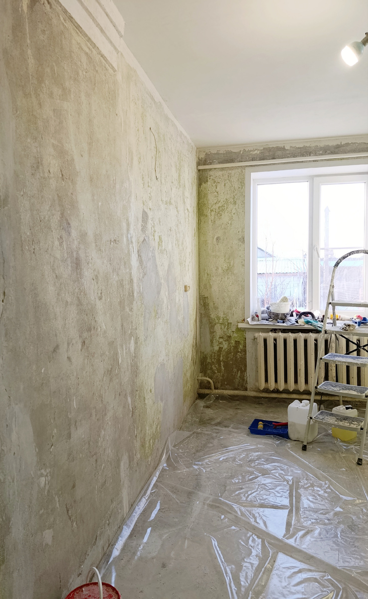 Стены покрыла одним слоем грунтовки и думаю, что делать дальше. 