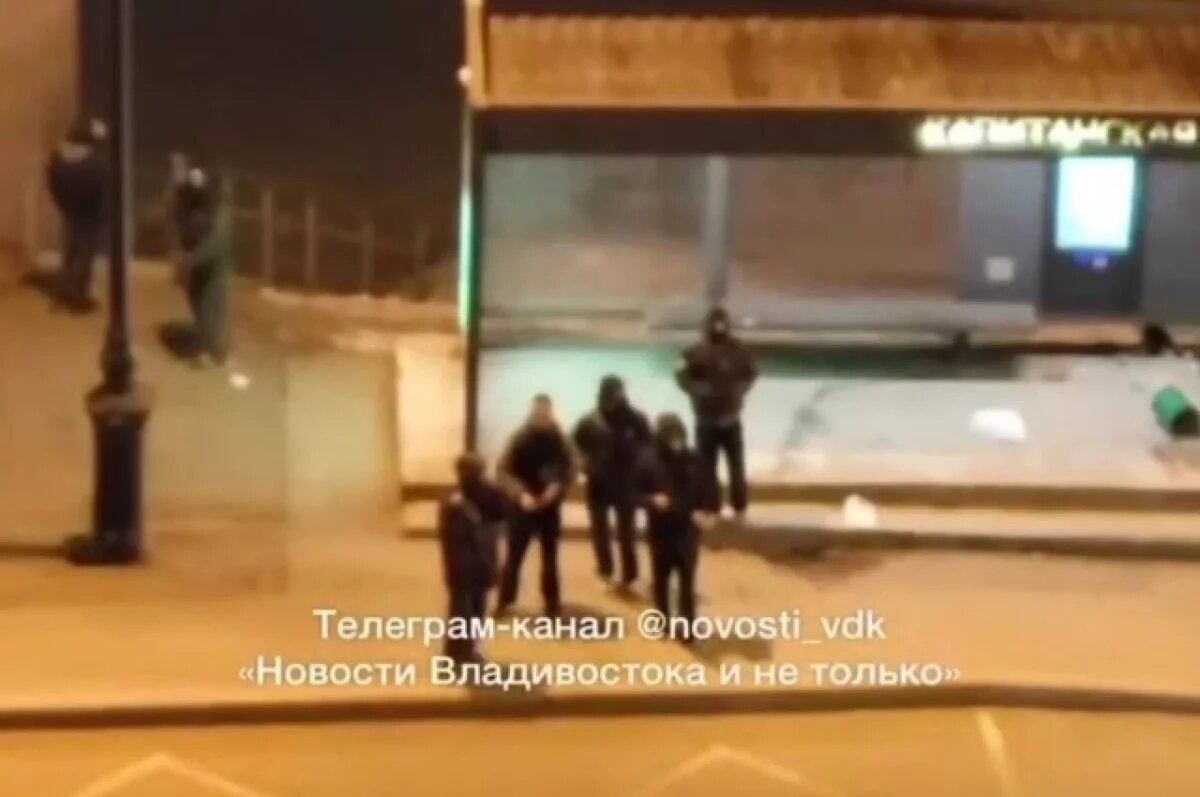    Подростки бросали камни в автомобили на Снеговой Пади