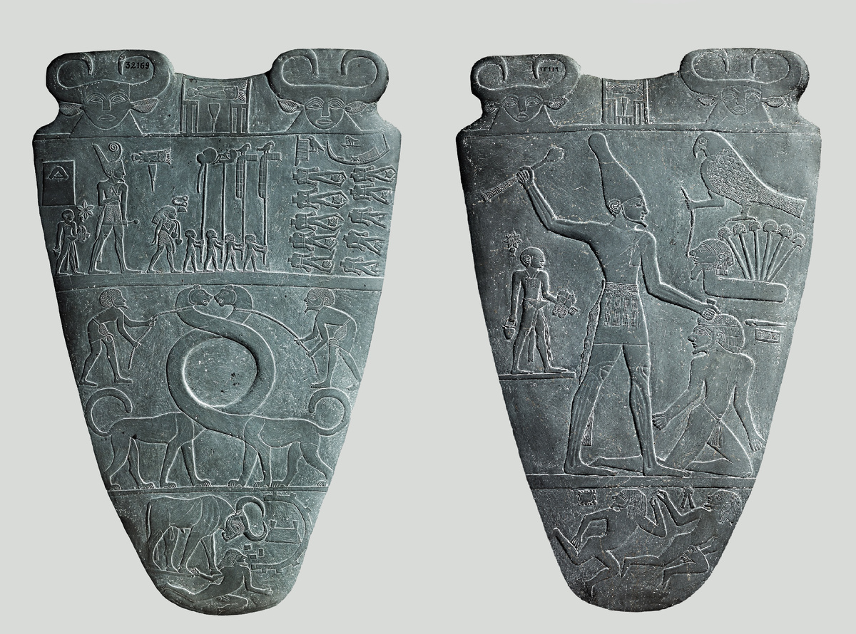 Палетка Нармера — аверс (слева) и реверс (справа), алевролит, ХХХI век до н.э. Археологический музей, Каир