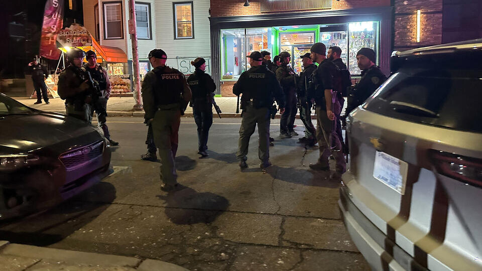     Университет Брауна опроверг слова Трампа о поимке открывшего огонь преступника REUTERS/Taylor Coester