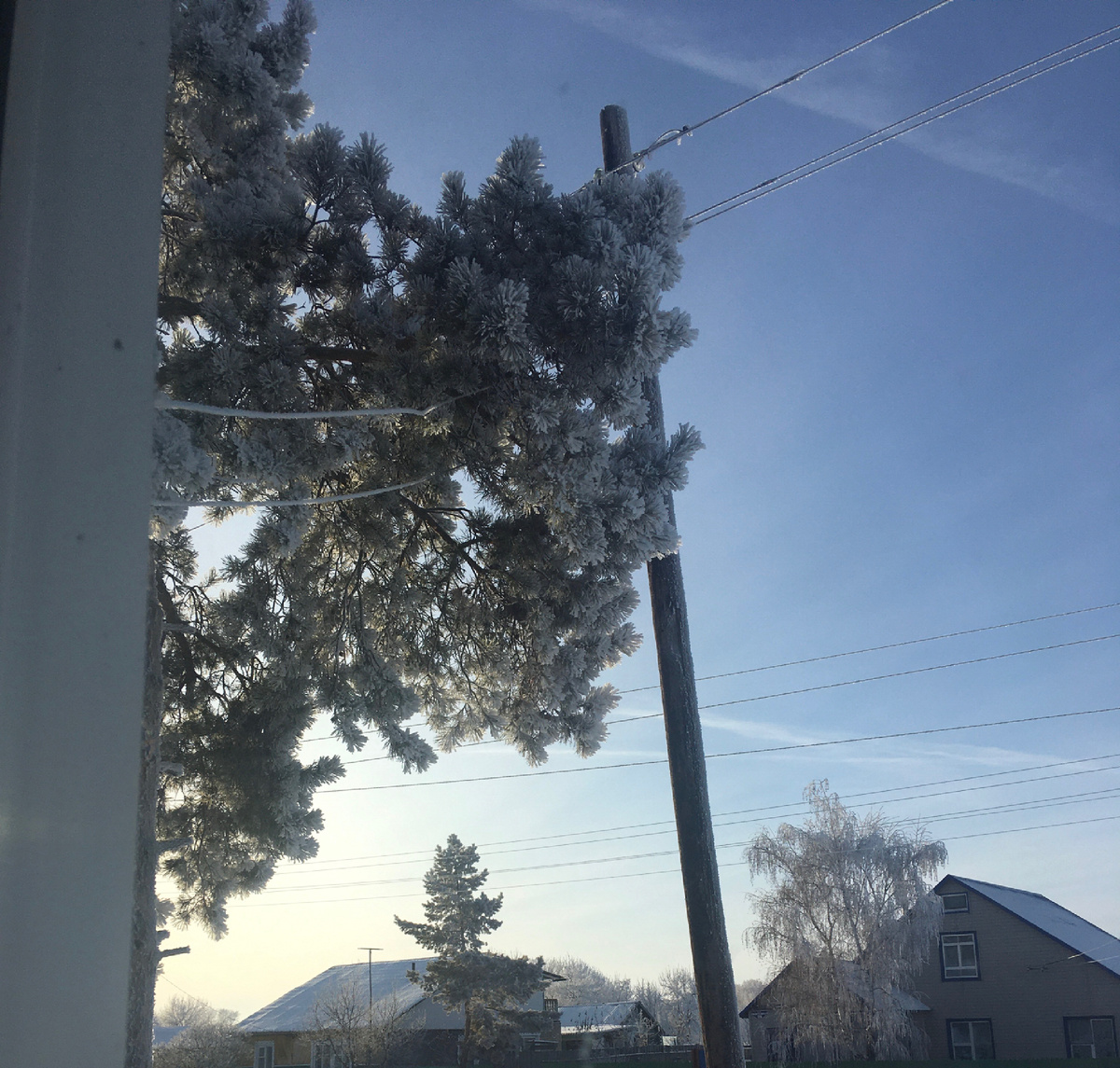 У нас снова красиво. Вид из окна.Нес столб ровный, это руки мои такие