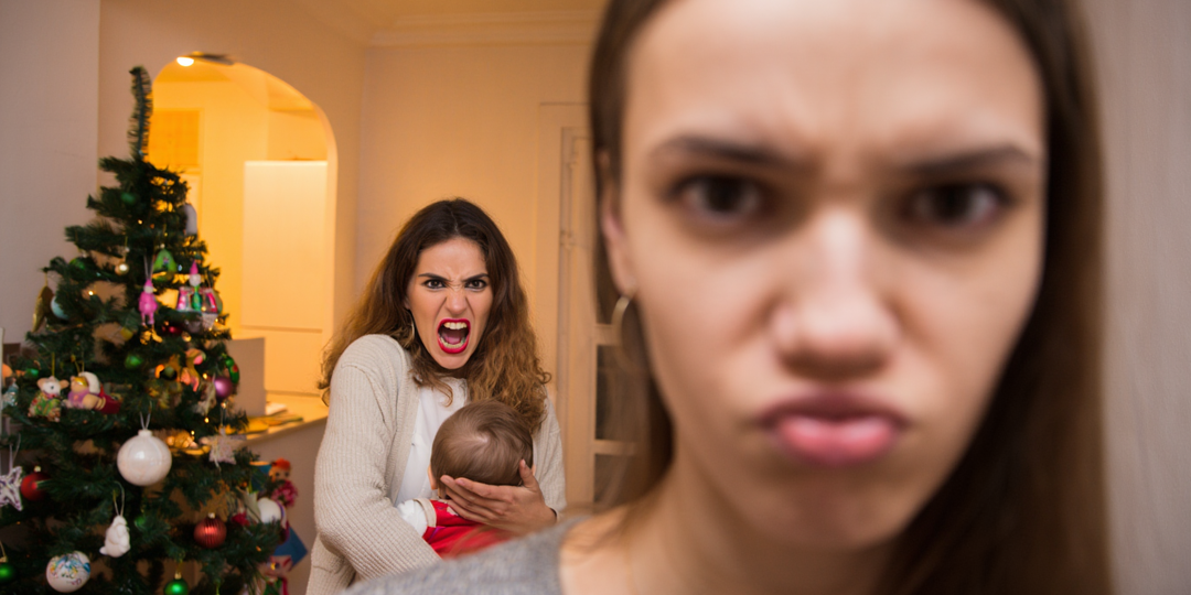 «Посиди с ребенком, ты же все равно с дома работаешь», — соседка решила, что я бесплатная няня