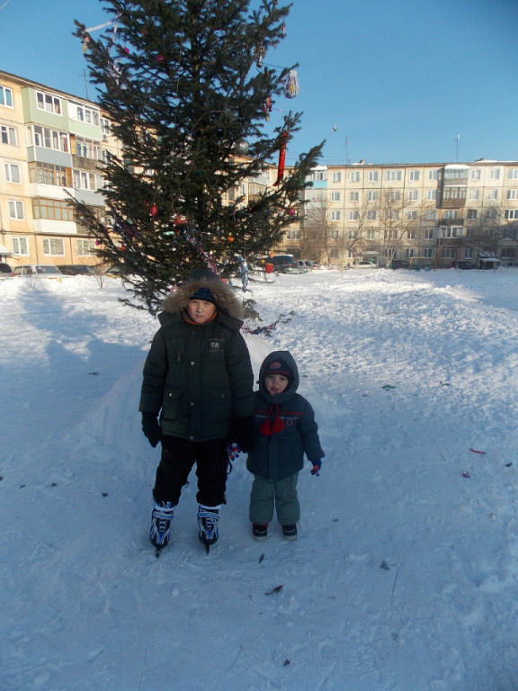 Коля и Женя идут на каток