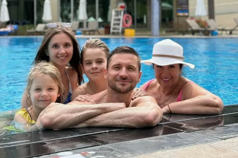 Так вот кто на самом деле родил ему сына и дочь! По какой причине Лазарев столько лет всех обманывал.