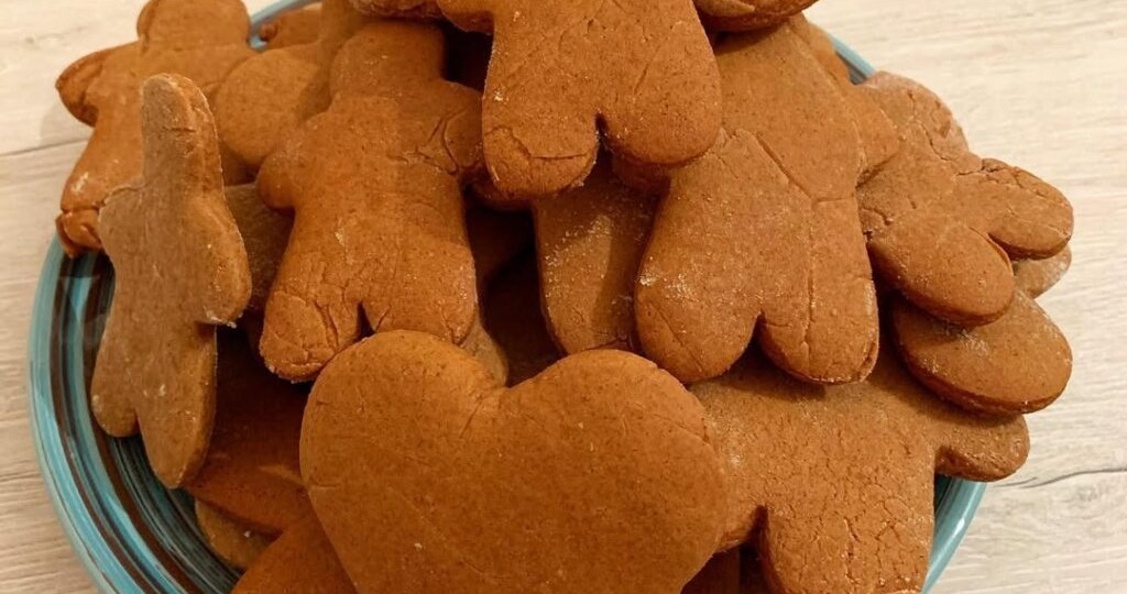 Выпекаем новогоднее настроение: рецепты имбирного, орехового печенья и с конфетами M&M’s