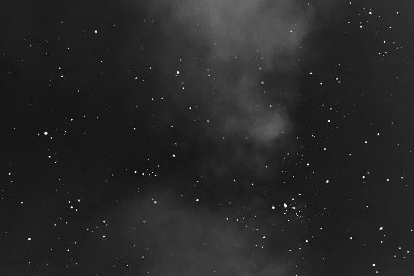 Что даёт основание отнести стихотворение Г. Аполлинера «В небе моём, как на синем поле» к философской лирике?