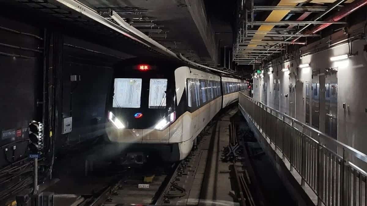    Поезд в туннеле / © Wikimedia Commons