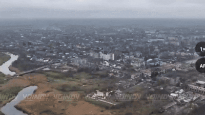    "ФАБирование" позиций ВСУ в Гуляйполе продолжается. Бомбардировщики 11-й гвардейской армии ВВС и ПВО нанесли удары по высотной застройке в городе, где у противника располагались огневые точки и наблюдательные пункты. Видео: "Воин DV"