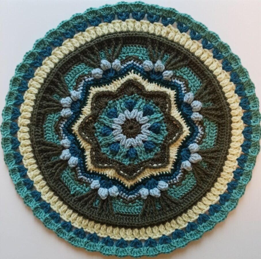    Один из вариантов законченной зимней мандалы   
Источник: Дарья Насибулина для Креаликума