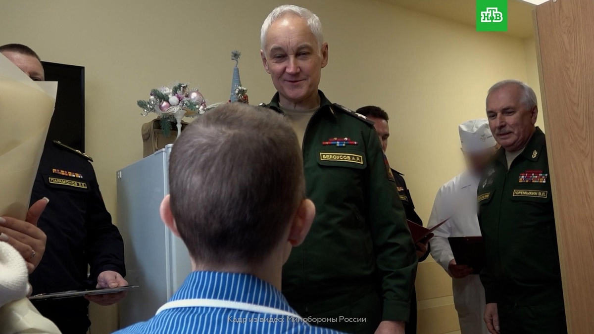    Белоусов вручил звезду Героя России оператору FPV-дрона Филину