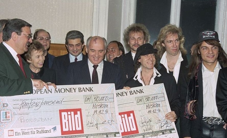 История одной позорной фотографии или как Запад отблагодари Горбачева за развал СССР