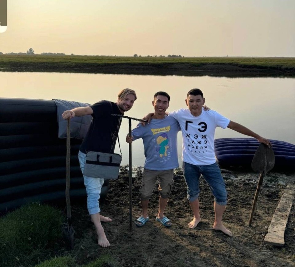    В центре сюжета фильма - двое закадычных друзей, которые пришли на помощь товарищу в день свадьбы. Фото: "ЧиВа03".