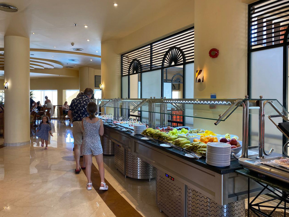 Отель в Шардже начал вести учет выброшенной еды после жалоб на туристов.  Фото: ФедералПресс / Анастасия Алимпиева