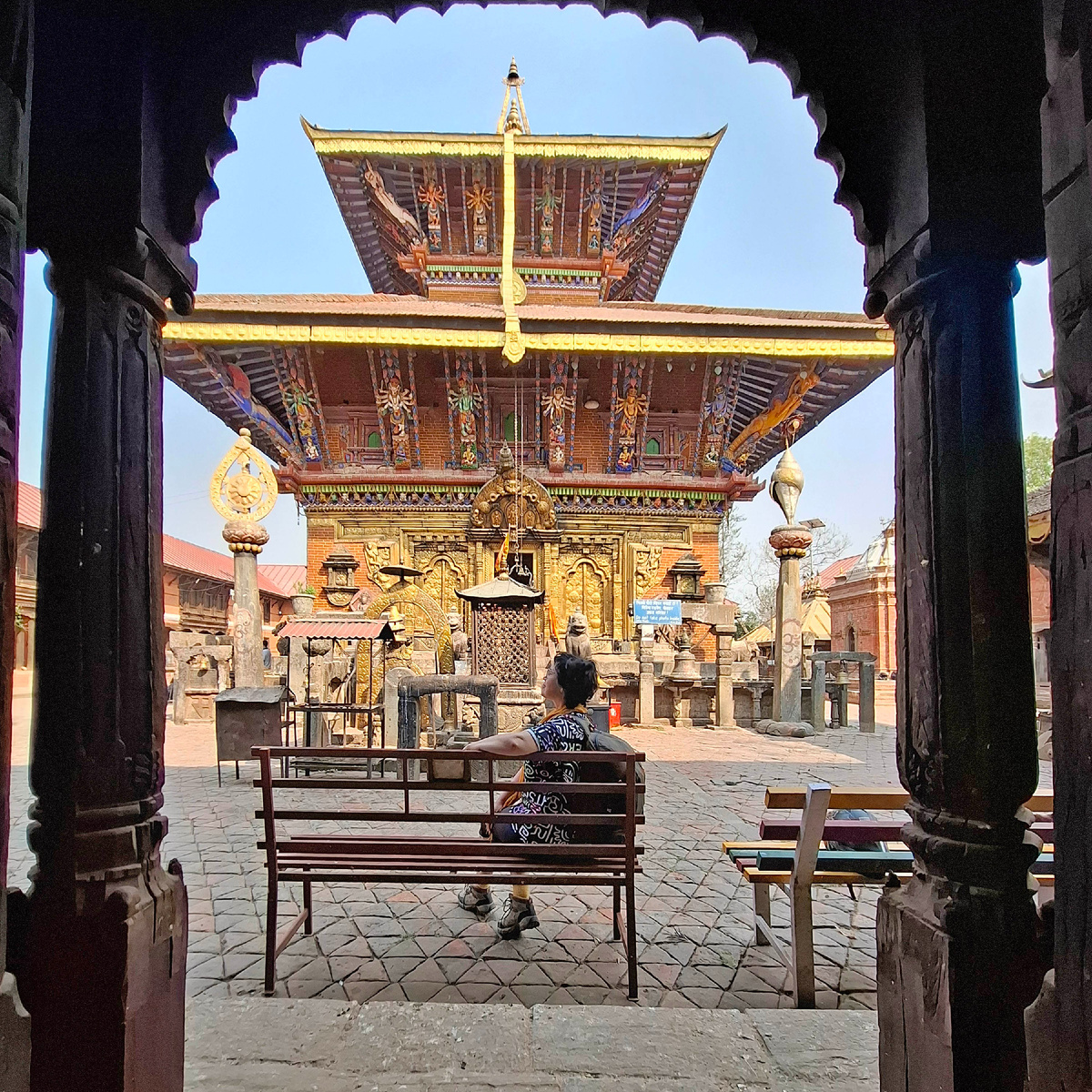 Храм Чангу Нараян  почитается и буддистами, и индуистами, и просто туристами. Фото автора.