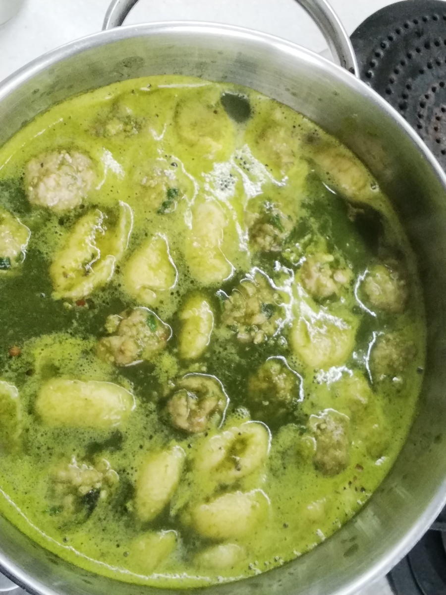 Зелененький! Это даже симпатично!