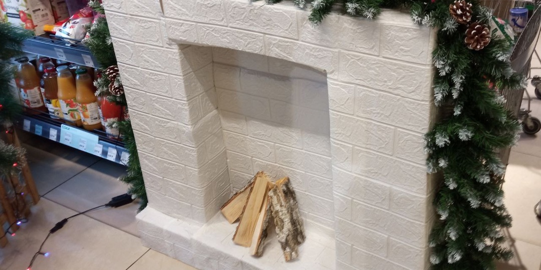 Как в Липецке украшают витрины и магазины к Новому году