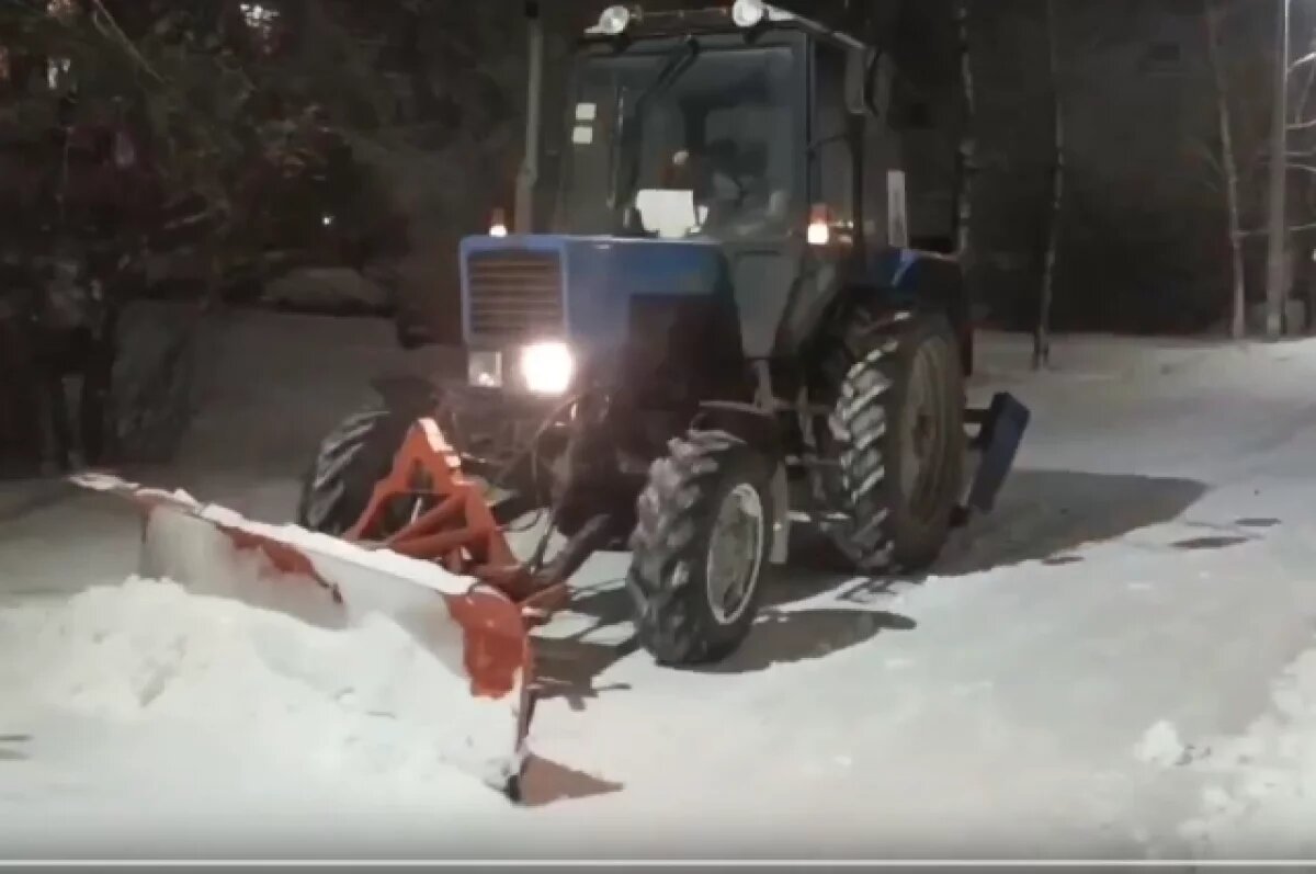    Ночью 14 декабря улицы Ульяновска чистили от снега более 70 спецмашин