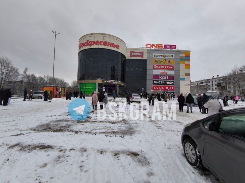    Эвакуация ТРК "Воскресенье" в Бийске. Источник: "Бийск 22"