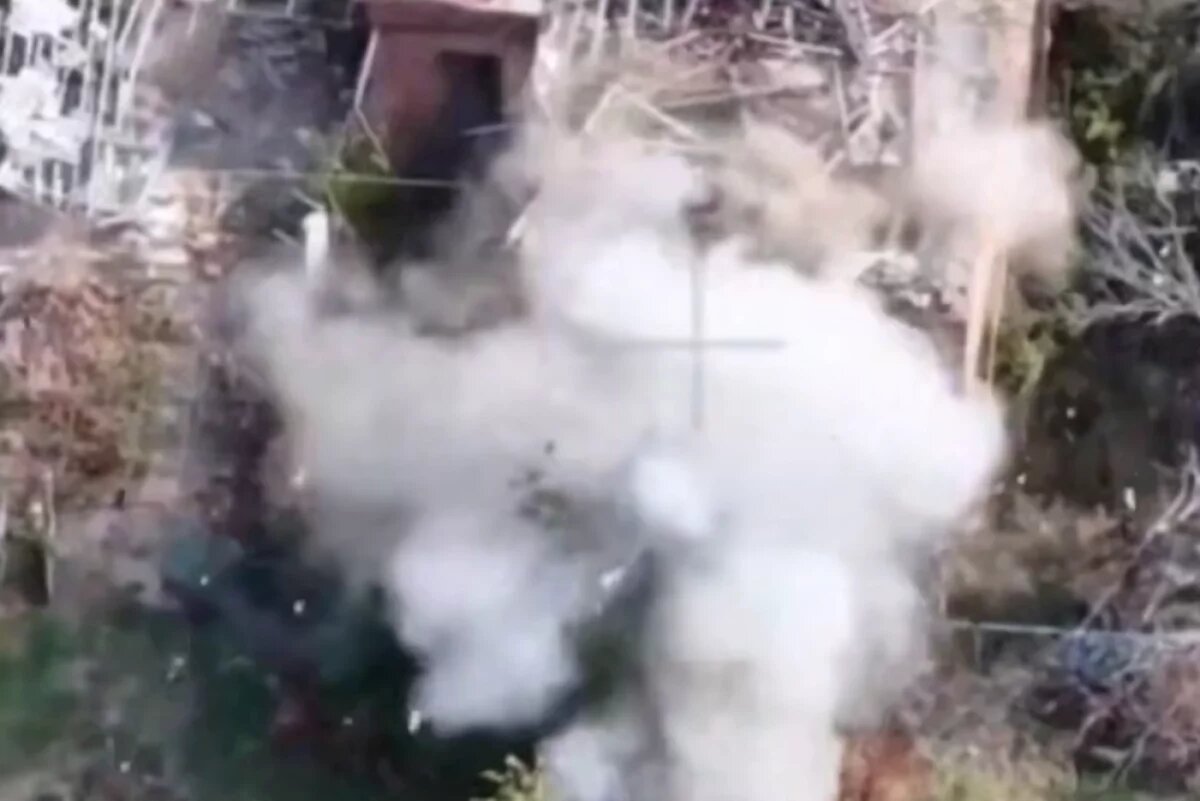    Казармы взлетели на воздух.