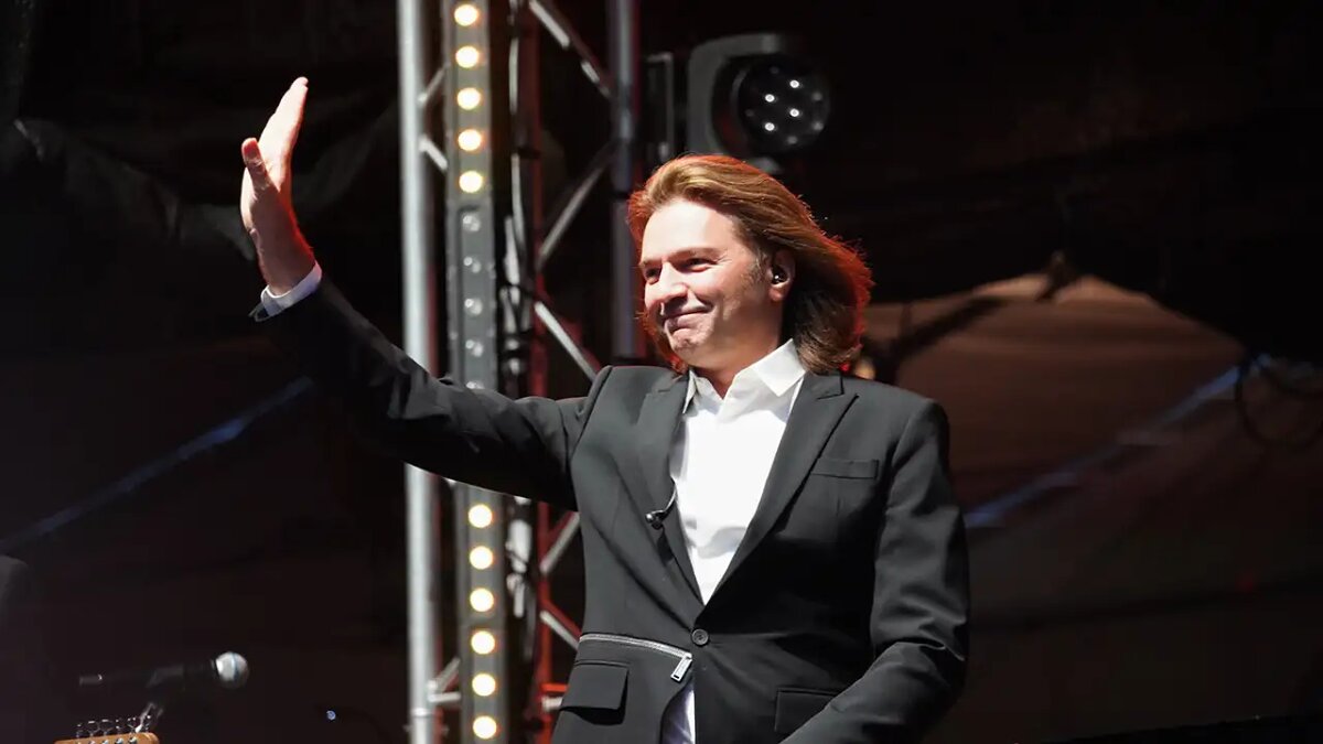    Певец Дмитрий Маликов. АГН Москва.