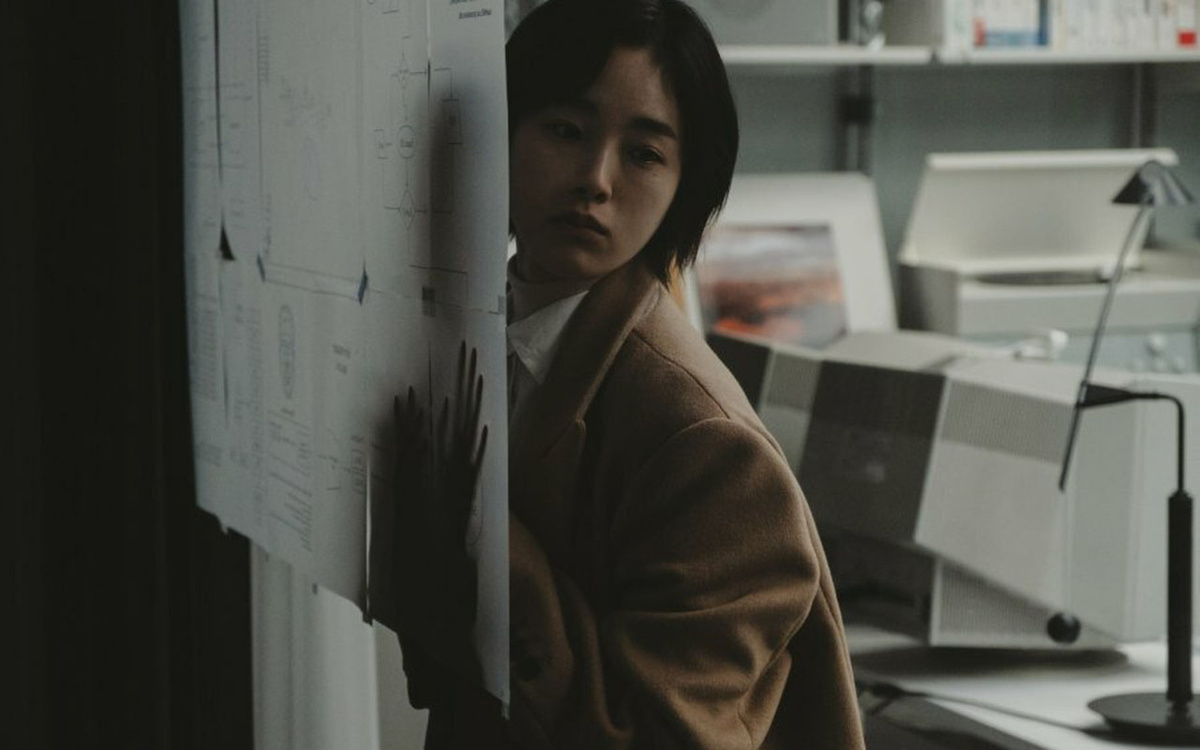 Кадр из дорамы "Кто-то"