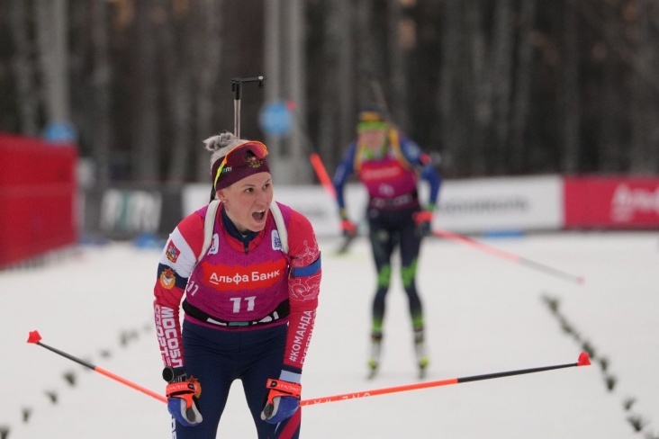 Кристина Резцова выиграла масс-старт на КР в Тюмени, с двумя промахами - упрямая,задорная, вся в мать!