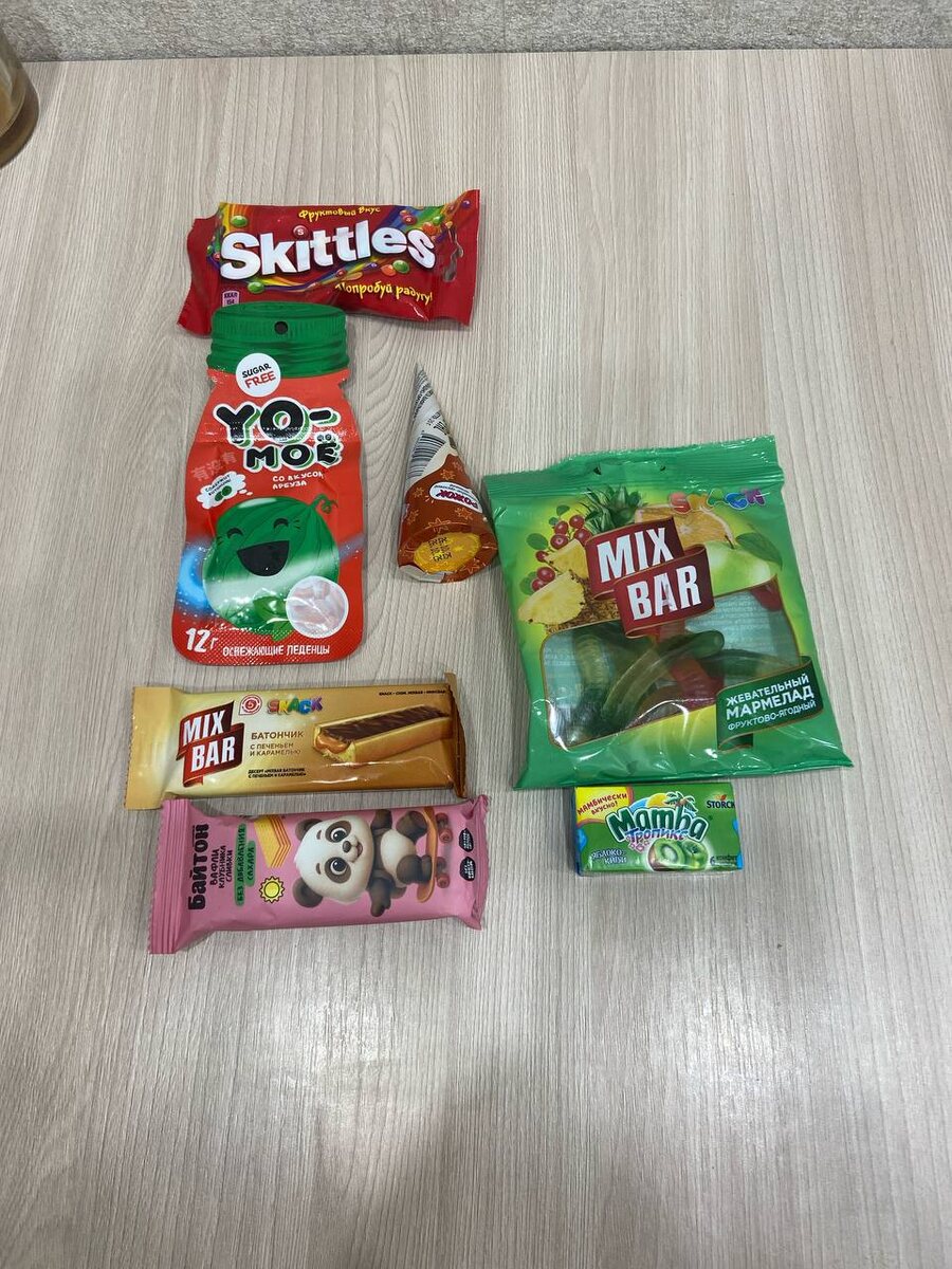 Сладостей совсем не много.