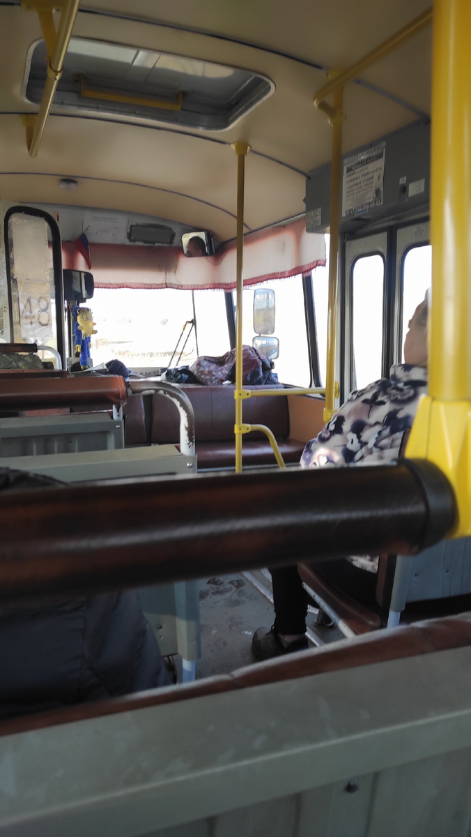 Интерьер автобуса возвратил меня во времена СССР и навеял какую-то ностальгию