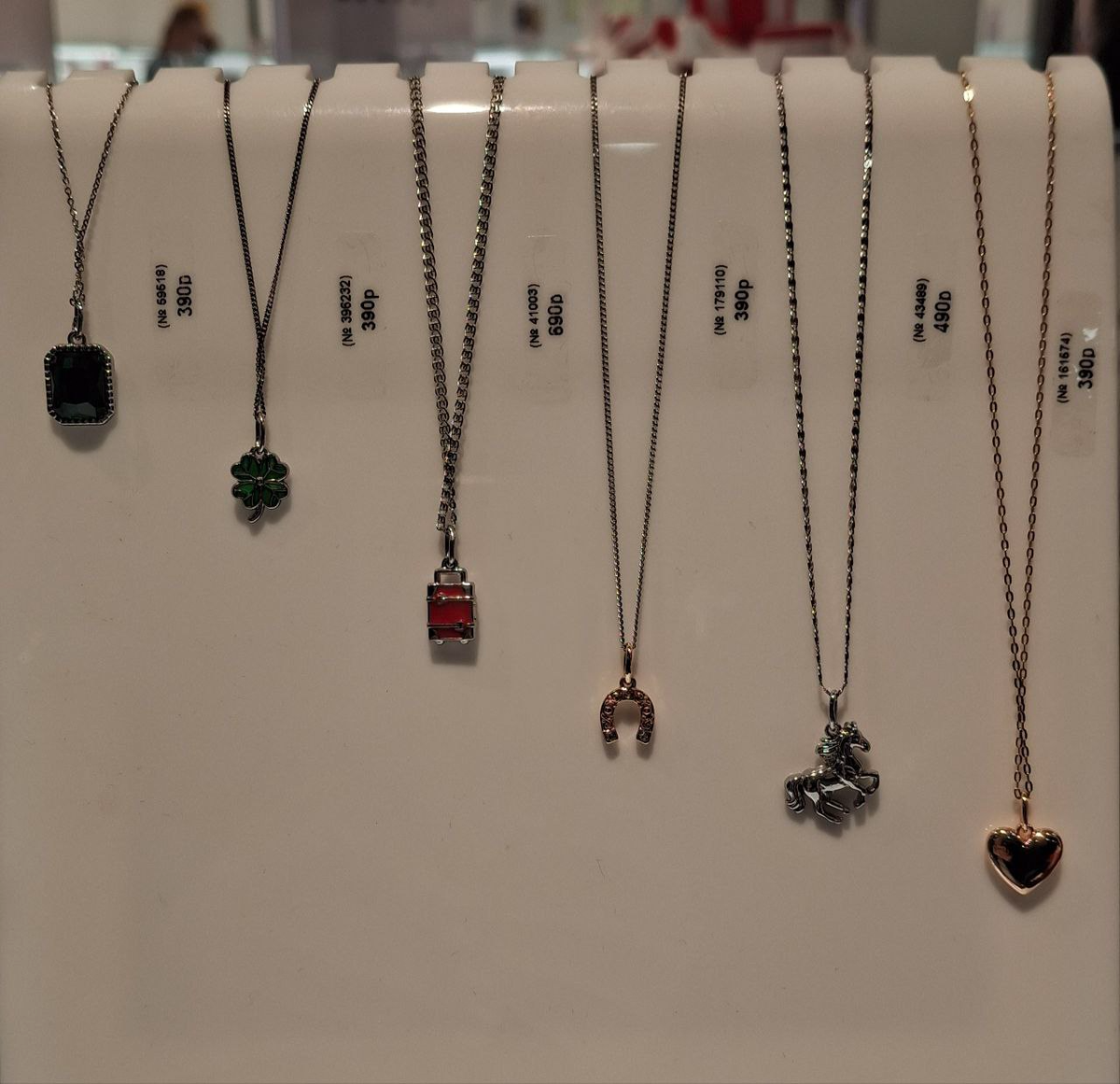 Кулоны в качестве дополнительного подарка к покупке