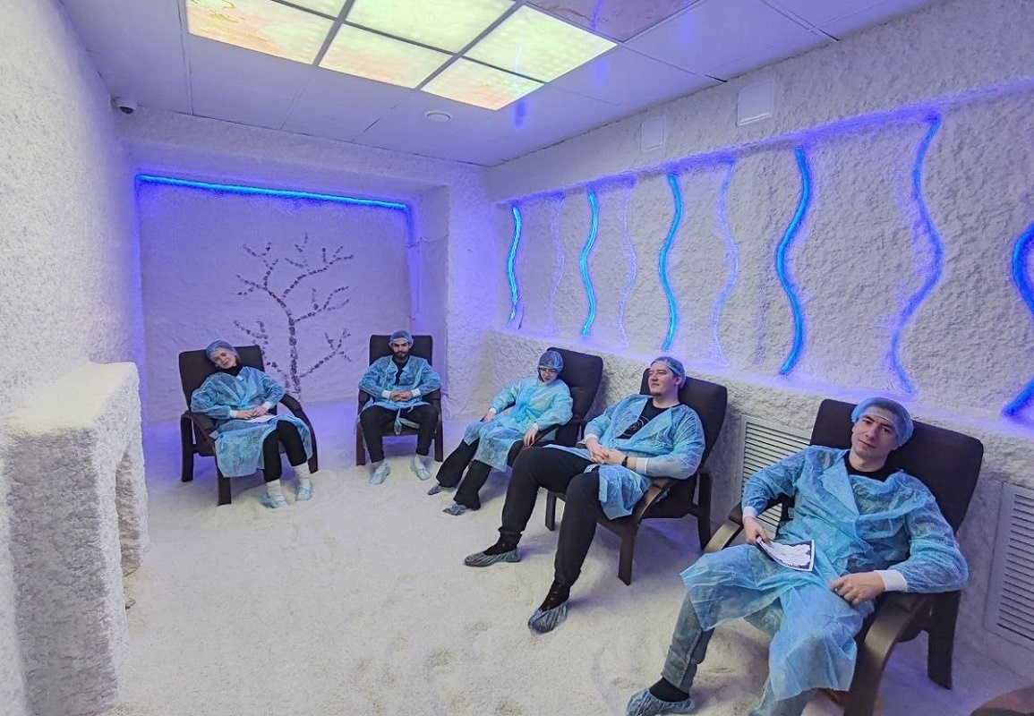    Для участников ночной диспансеризации работала соляная пещера