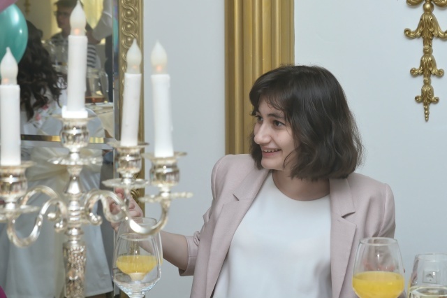 Маринетт Мортем на школьном выпускном