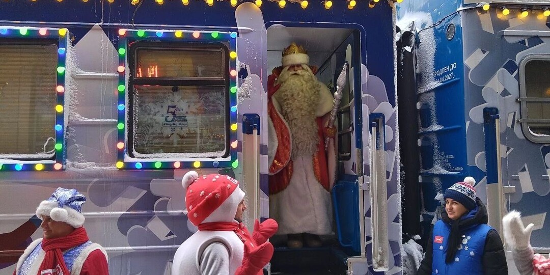 Уфа встречает волшебство: репортаж с прибытия Поезда Деда Мороза