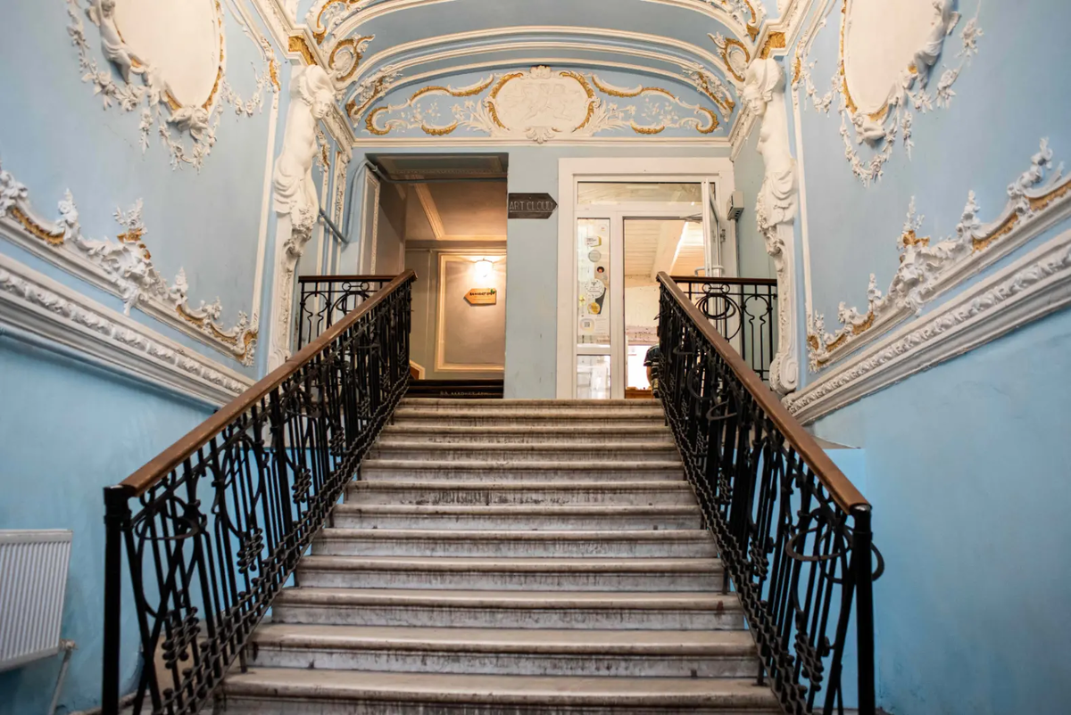 В особняке, построенном в 1859-1860 годах архитектором Фридрихом-Густавом Барчем, сохранились исторические интерьеры — редкое явление.