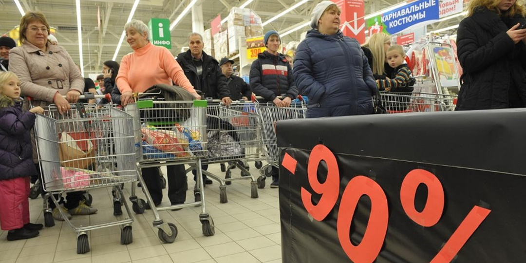 Россияне всё активнее сокращают расходы: регулятор обеспокоен