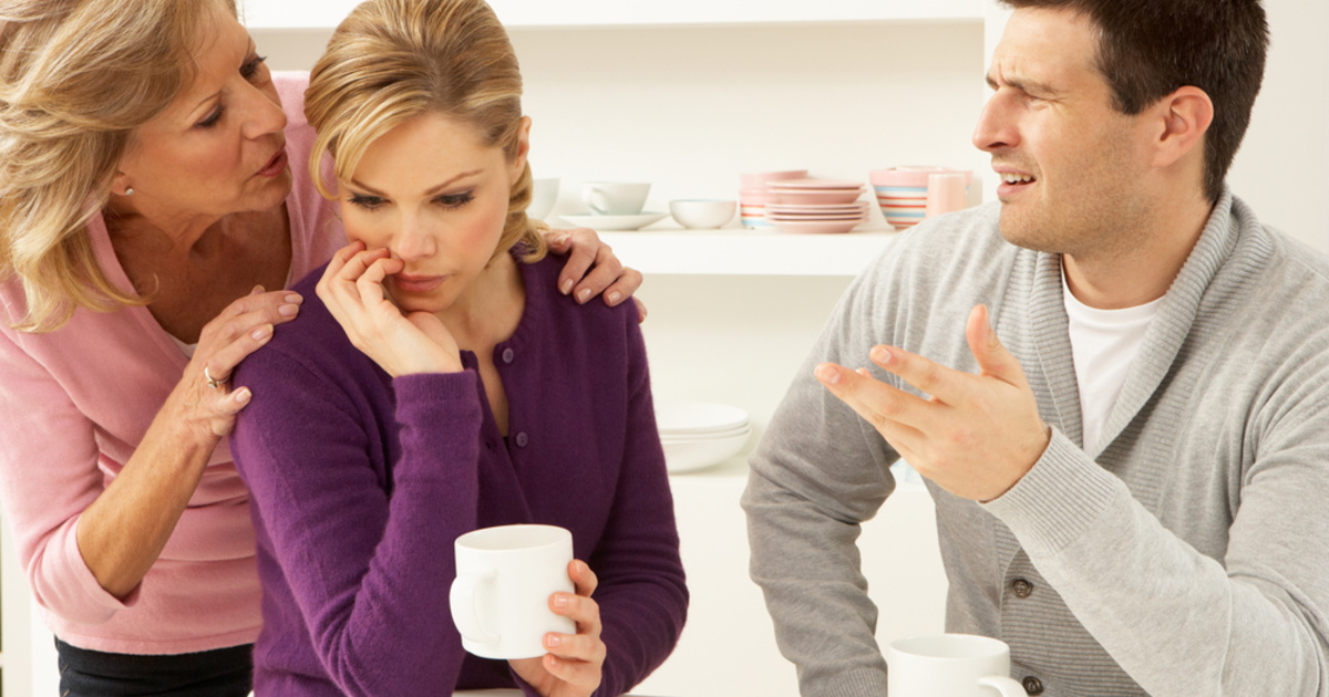 Фото из интернета. Они защищают бывшую.