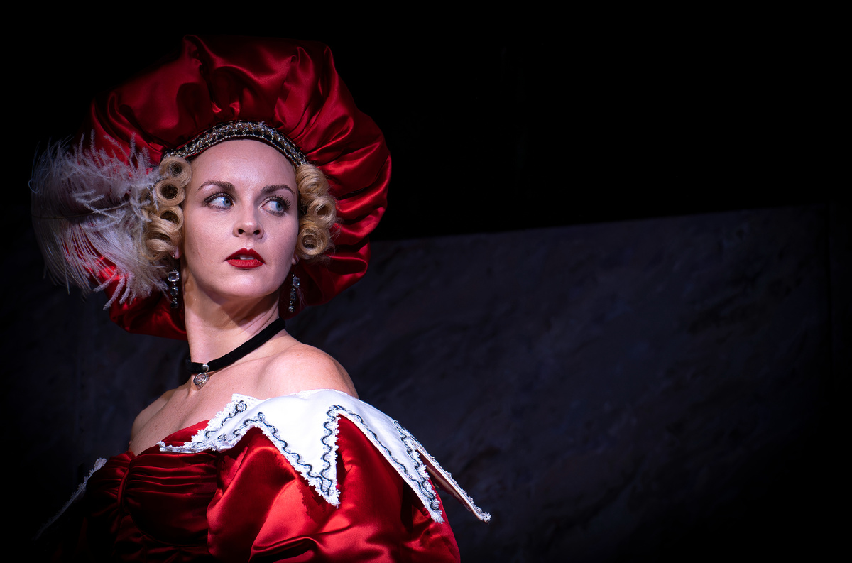 Сцена из спектакля "Два брата" в постановке Русского духовного театра "ГЛАС". Фото. Александра Беланова.