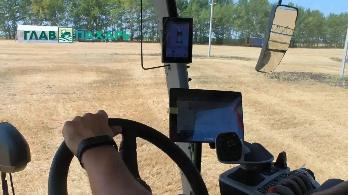 Фото: © Артём Борисов / Glavpahar.ru
Механизатор за рулём (фото иллюстративное)