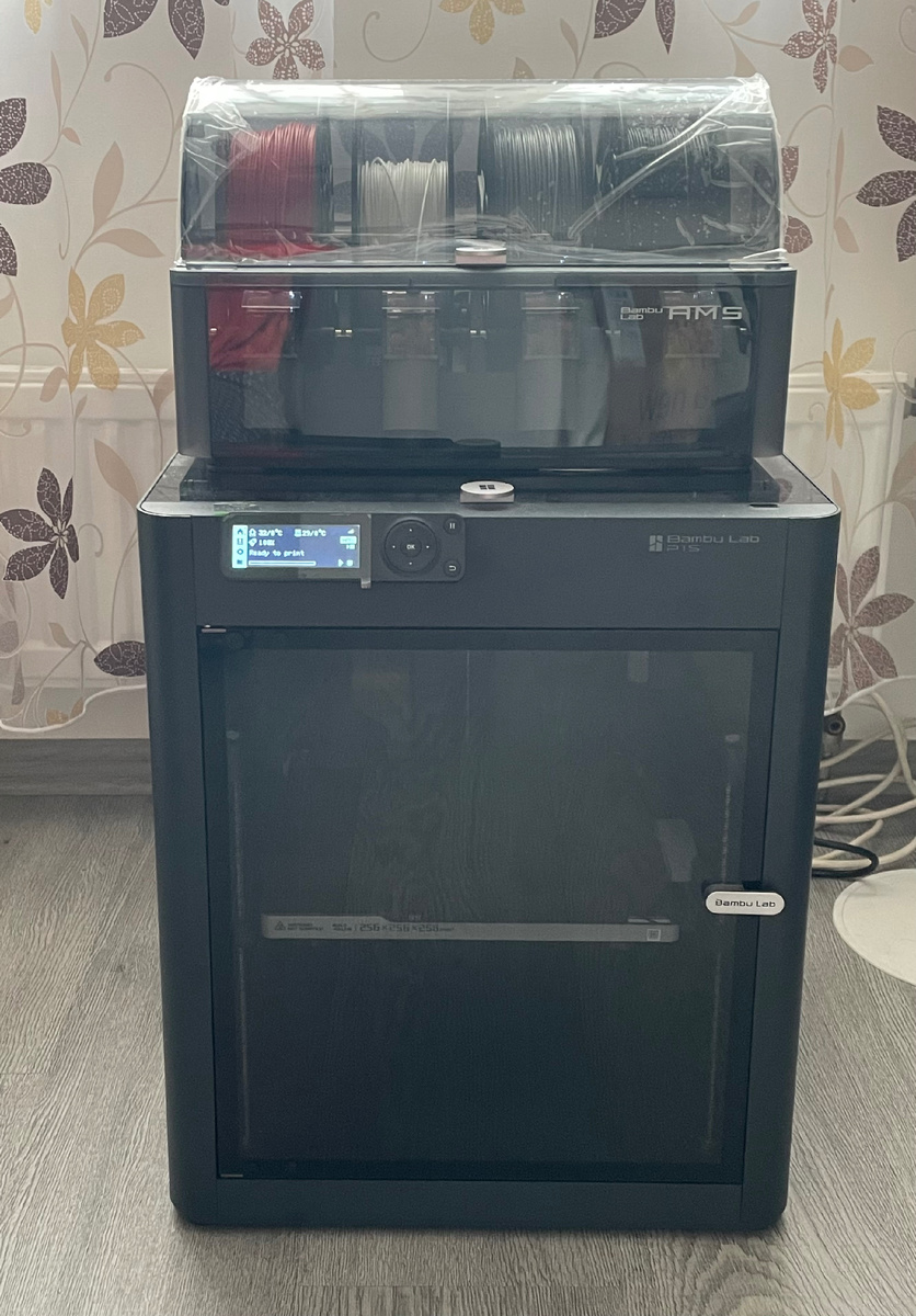 Вот наш трудяжка. AMS это то что сверху с катушками стоит. 