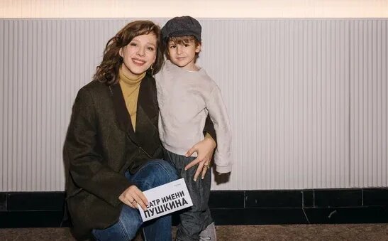 Глеб Матвейчук с детьми, Лиза Арзамасова с сыном, Родригес с Катей Кабак: премьера «Аленького цветочка»