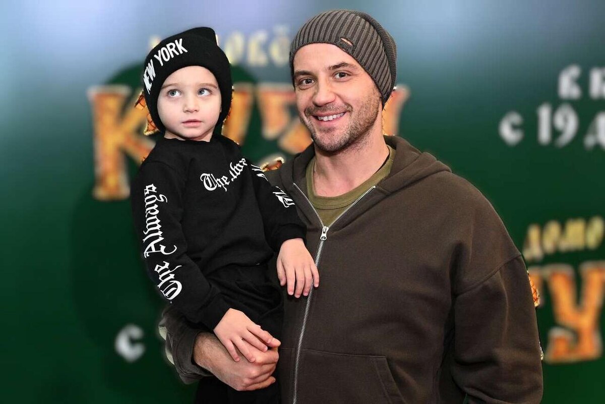    Марк Богатырев с сыном. соцсети