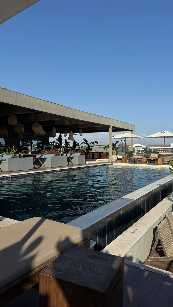 Rooftop зона для взрослых.  Фото принадлежит блогу "От Сочи до Мальдив ✩ Обзоры отелей", копирование запрещено