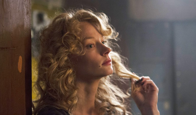 Стефания (Светлана Ходченкова), кадр из сериала "Новогодний рейс" (2014) 