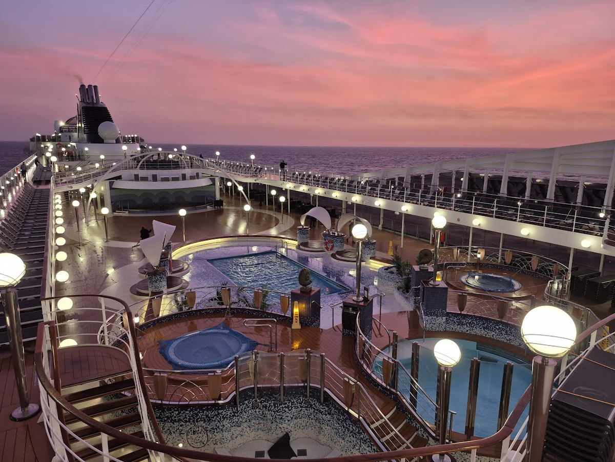 Утрона корабле. Встречаем восход солнца